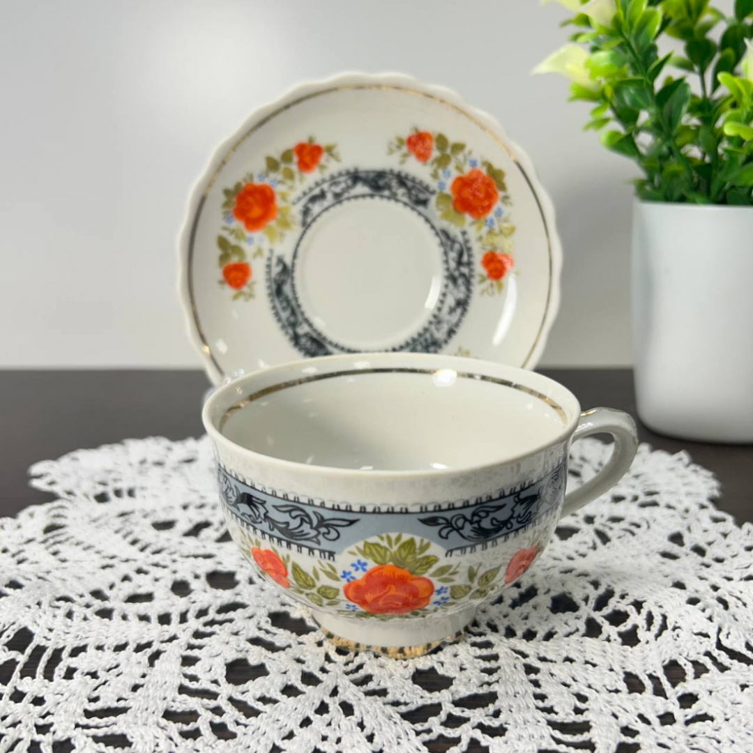 Чайная пара Довбышского ФЗ 1974-84гг Фарфор с цветочной деколью "Розы", золото. Картинка 1